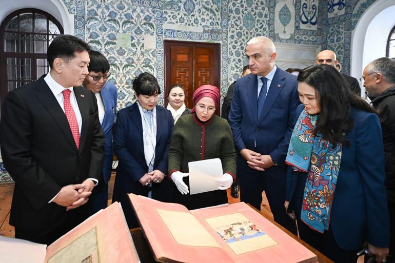 Bakan Ersoy, Moğolistan Cumhurbaşkanı ile Topkapı Sarayı ve Ayasofyayı ziyaret etti