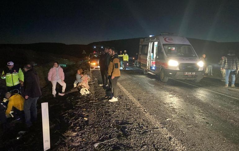 Eskişehirde 2 otomobil kafa kafaya çarpıştı: 1 ölü, 5 yaralı