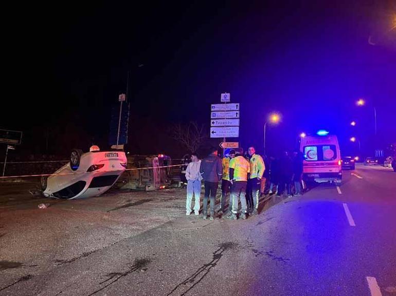 İzmitte otomobil ile hafif ticari araç çarpıştı: 4 yaralı