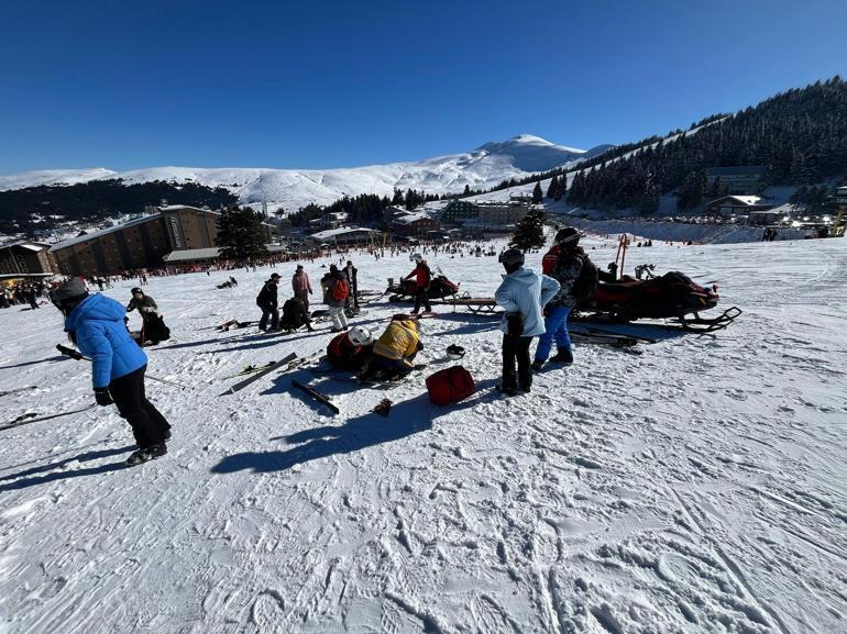 Uludağda 2 kayakçı, kayak yaparken çarpıştı