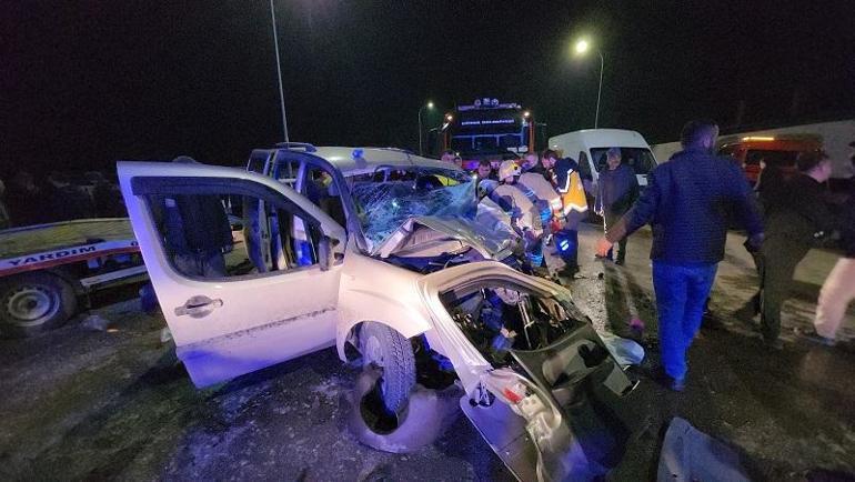 Düzcede 3 araç kazaya karıştı; 7 yaralı