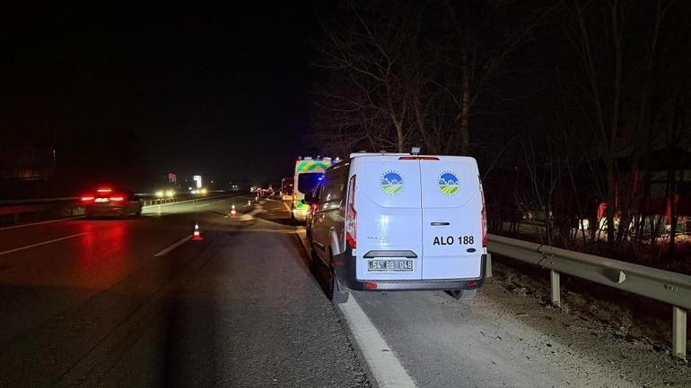 Otoyolda bir aracın çarpıp kaçtığı, ardından çok sayıda aracın üzerinden geçtiği kişi parçalandı