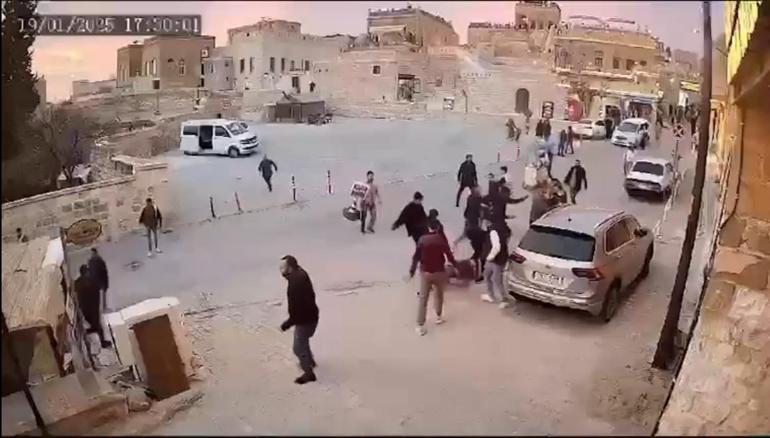 Mardinde komşu esnafların bıçaklı kavgası 2 yaralı