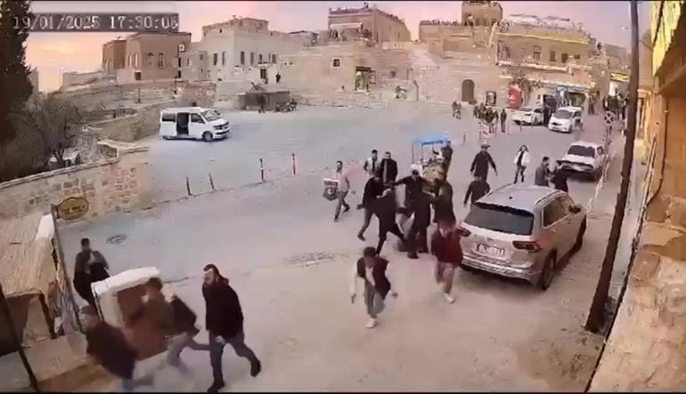 Mardinde komşu esnafların bıçaklı kavgası 2 yaralı