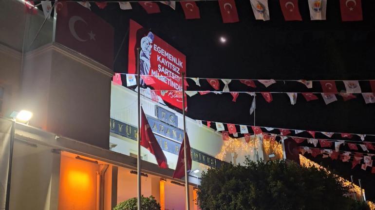 Milli yas nedeniyle bayraklar yarıya indirildi
