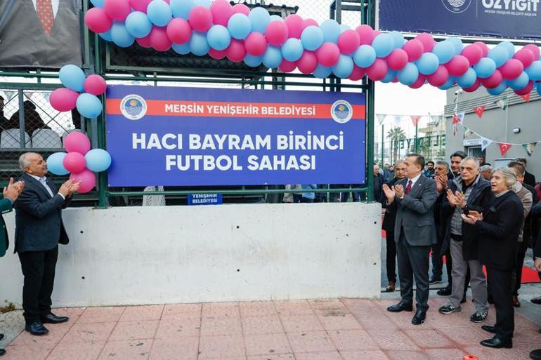 Eski futbolculardan şöhretler maçı