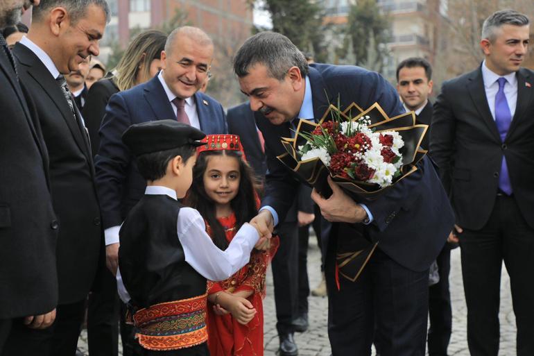 Bakan Tekin, Elazığda öğrencilerle buluştu