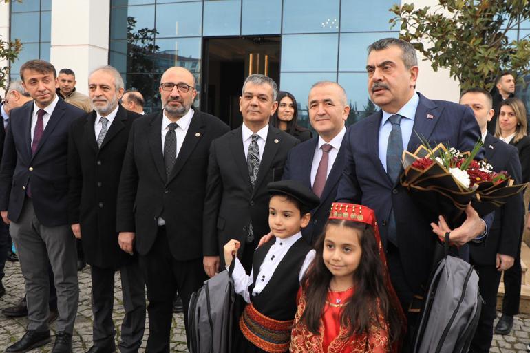 Bakan Tekin, Elazığda öğrencilerle buluştu