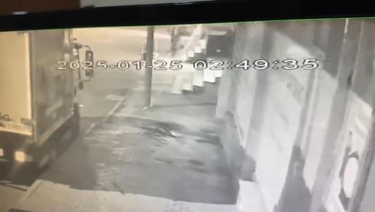 Arnavutköy’de havluları asmak için dükkandan dışarı çıkan berber silahlı saldırıda öldürüldü