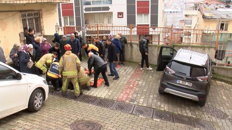 Kağıthane’de yokuştan kayan otomobil istinat duvarına çarptı