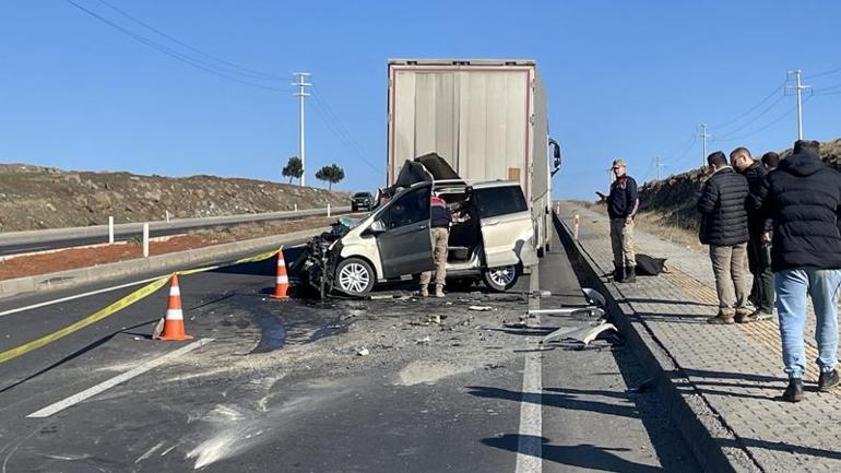 Şanlıurfa’da hafif ticari araç ile TIR çarpıştı: 1 ölü, 1 yaralı