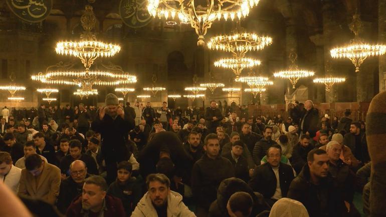 Miraç Kandili Eyüpsultan ve Ayasofya camilerinde idrak edildi