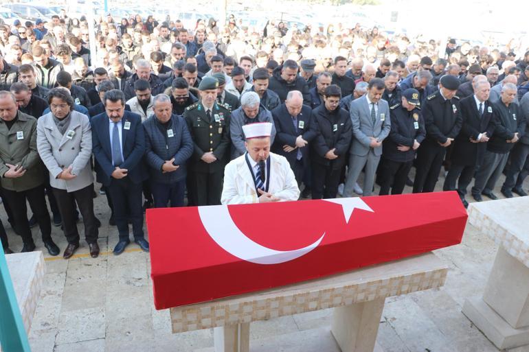 Kayak yaparken kaza geçiren astsubay, toprağa verildi