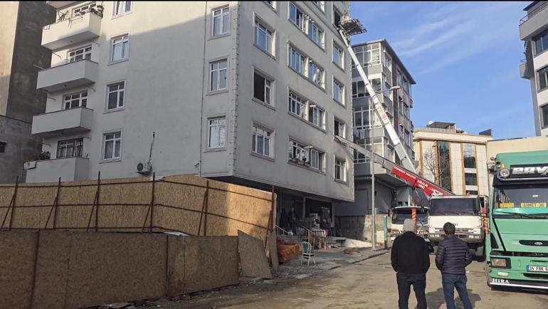 Kartal’da duvarlarında çatlaklar oluşan 7 katlı bina boşaltıldı