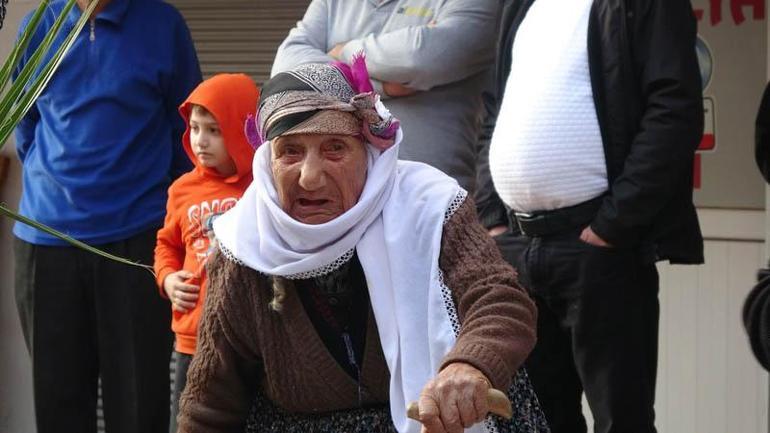 Yangında mahsur kalan komşuları için gözyaşı döktü