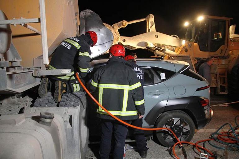 Yola kontrolsüz çıkan kamyona, çekici ve otomobil çarptı: 1 ölü, 4 yaralı