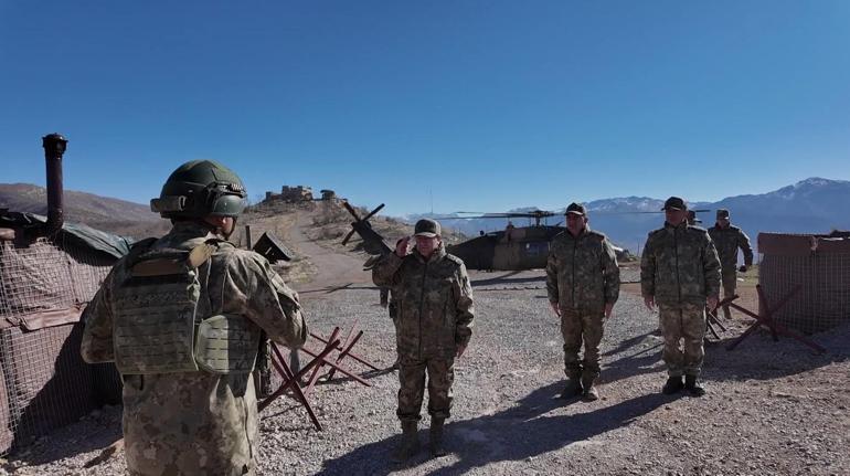 Orgeneral Bayraktaroğlu, Pençe Kaplan ve Pençe Kilit bölgelerinde incelemelerde bulundu