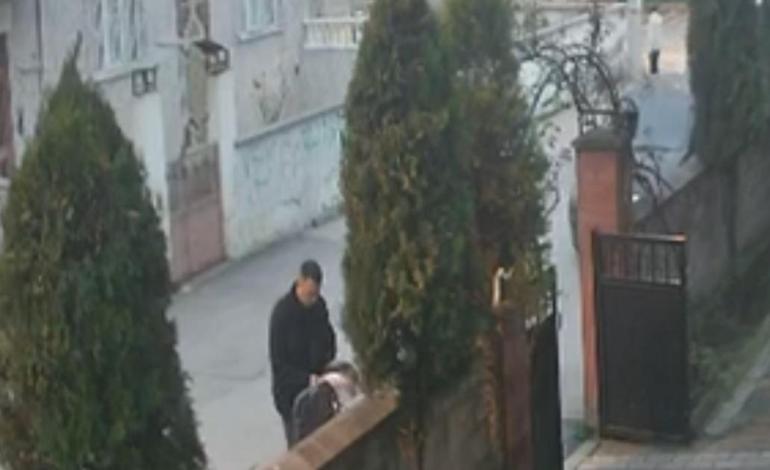 Kızlara kurusıkı tabancayla ateş açan 2 şüpheliyi; çöp atmaya çıkan Uzman Çavuş yakaladı