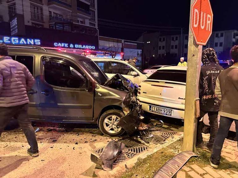 Bursa’da ehliyetsiz iki sürücünün karıştığı kazada 3 kişi yaralandı