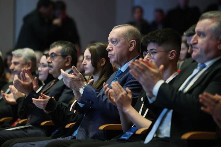 Cumhurbaşkanı Erdoğan: 2025 yılında bin 381 engelli öğretmenimizin atamasını yapıyoruz