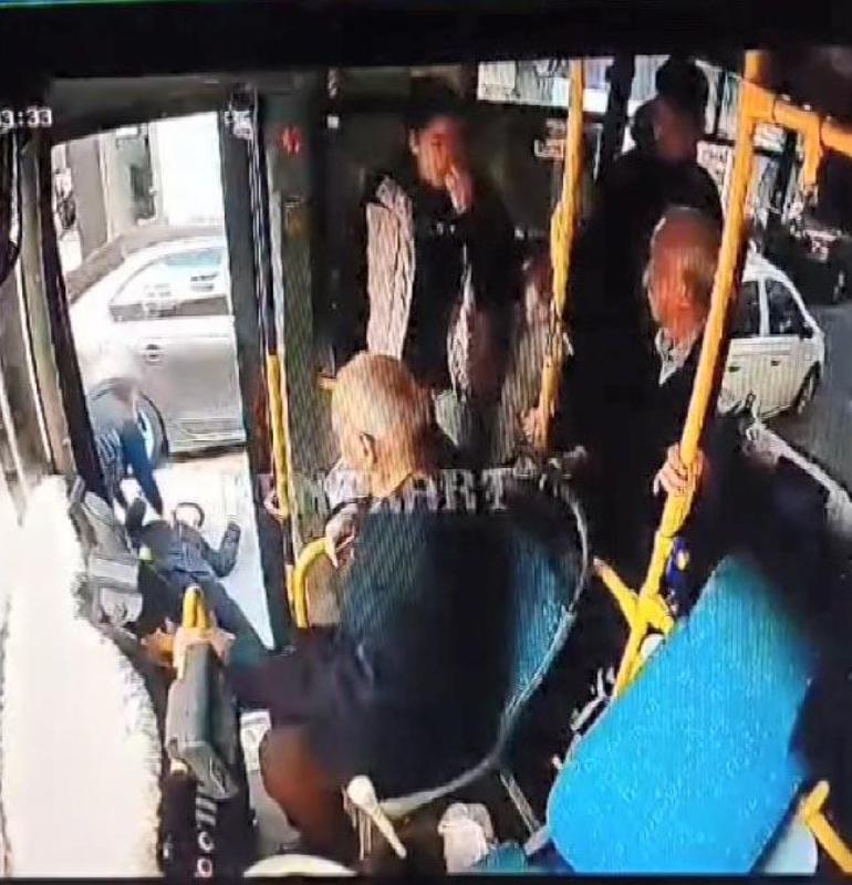 Belediye otobüsünde bayılan çocuk, kapı açılınca asfalta düştü, kafatası kırıldı