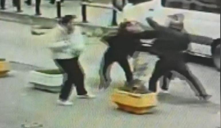 Büyükçekmecede minibüs şoförlerinin beyzbol sopalı kavgası kamerada: 1 ölü