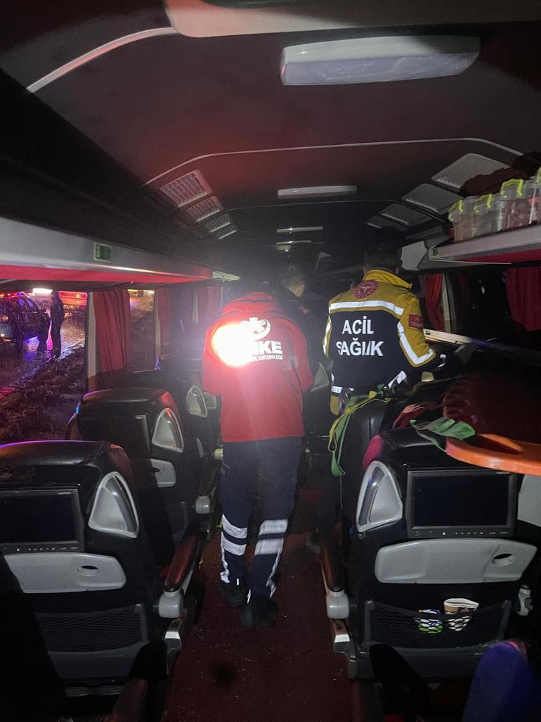 Samsunda yolcu otobüsü, kamyona çarptı; 1 ölü, 16 yaralı