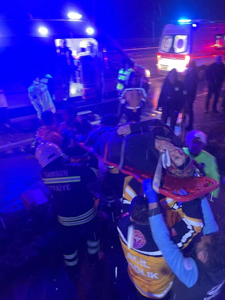 Samsunda yolcu otobüsü, kamyona çarptı; 1 ölü, 16 yaralı