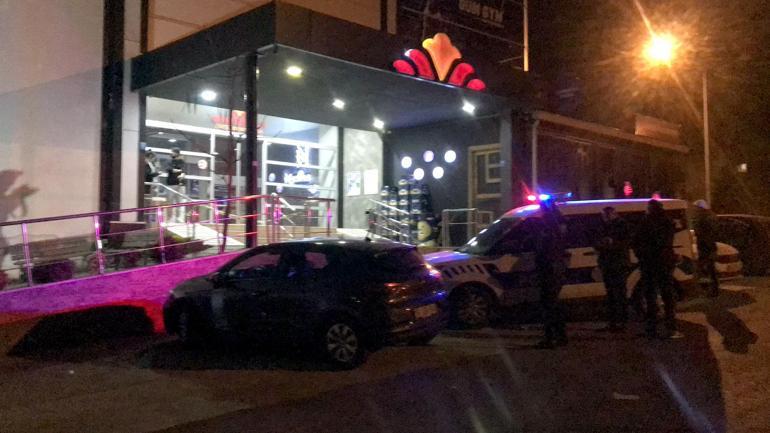 Eğlence mekanı çıkışı, husumetlilerine ateş açtı; 1 ölü, 2 yaralı