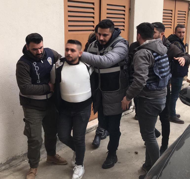 Eğlence mekanı çıkışı, husumetlilerine ateş açtı; 1 ölü, 2 yaralı