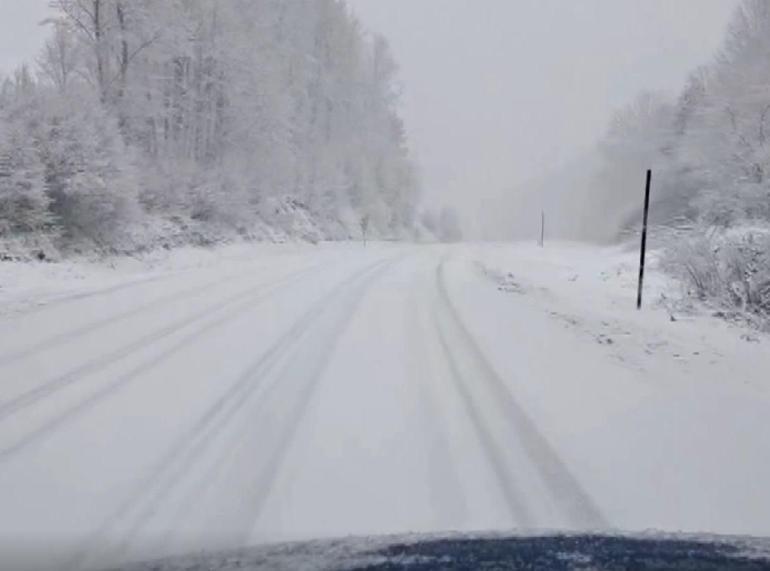İnegöl-Domaniç yolunda yoğun kar yağışı