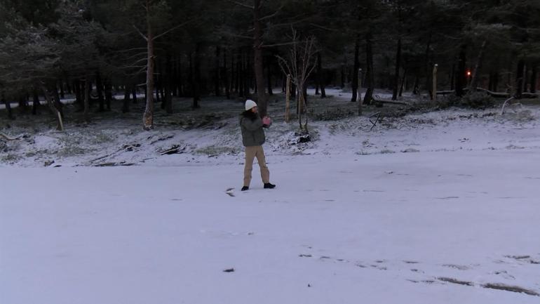 Kartal Aydosta çatılar beyaza büründü