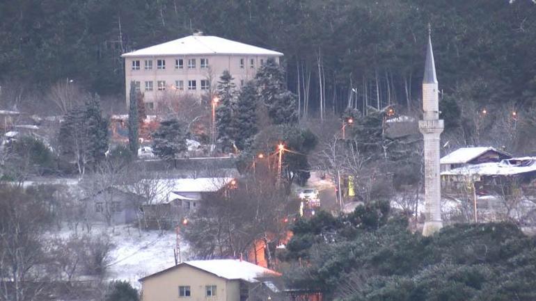 Kartal Aydosta çatılar beyaza büründü