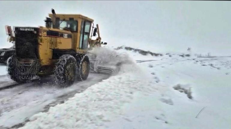 Yurtta kar yağışı; bazı yerleşim yerleri ulaşıma kapandı