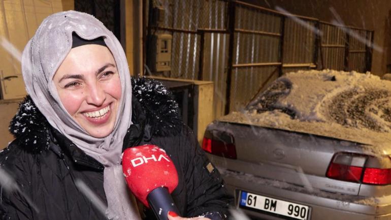 Ümraniyede beyaza bürünen sokaklarda, çocukların kartopu sevinci