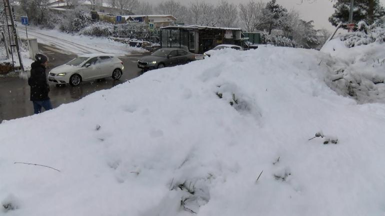 İstanbulda kar kalınlığı yüksek kesimlerde yaklaşık 10 santimetreye ulaştı
