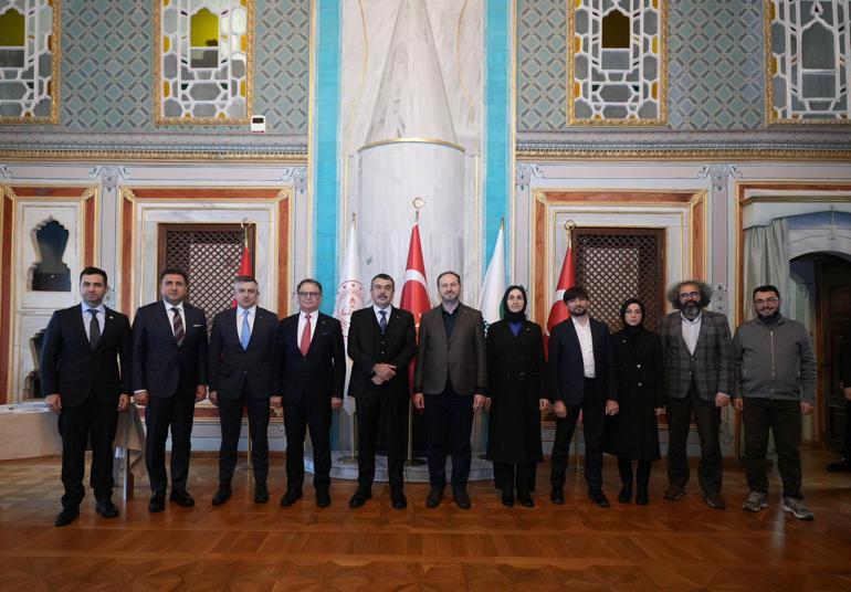 Bakan Tekin: Her açıdan bağımsız bir gençlik için el ele güzel şeyler yapacağız