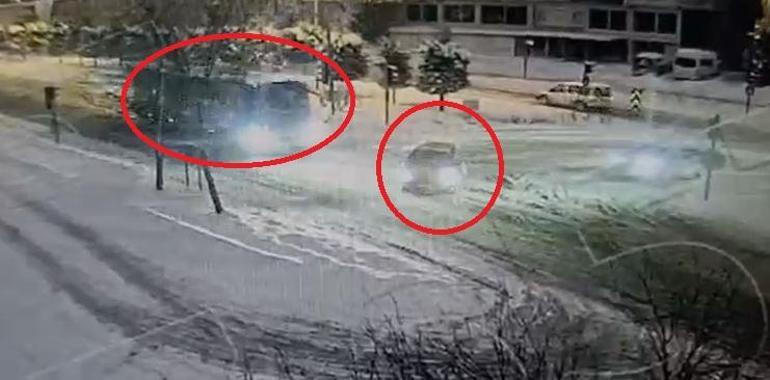 Nevşehirde yolcu otobüsü ile otomobilin çarpışması kamerada