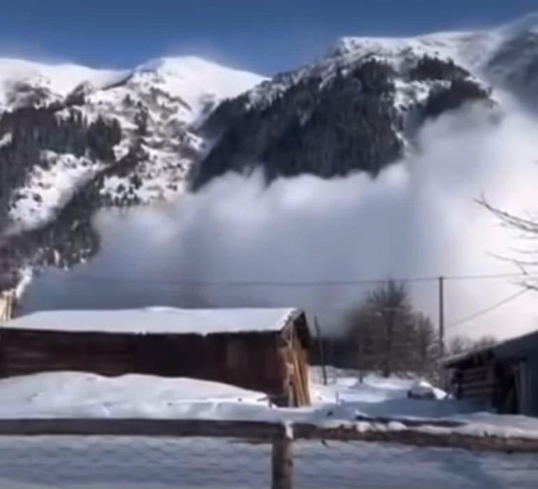 Artvin’de çığ düştü; o anlar kamerada