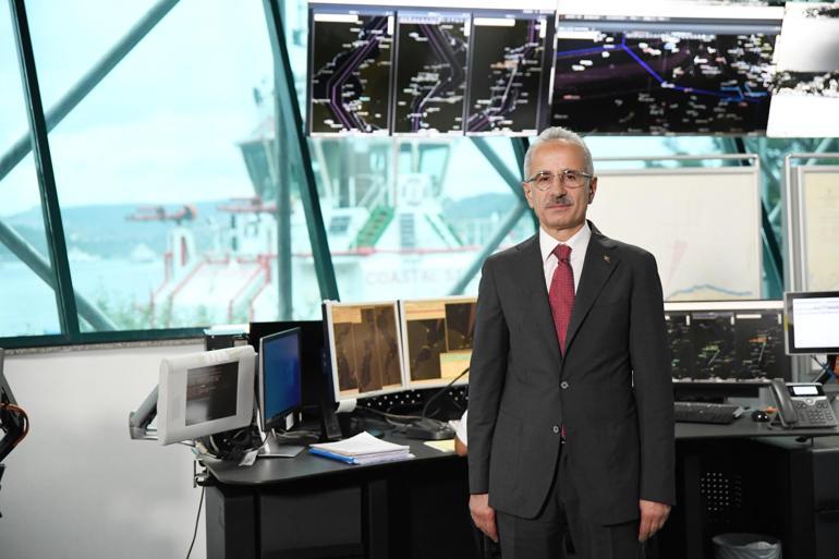 Bakan Uraloğlu: Sarıyerde sert hava koşullarından etkilenen gemi, güvenli bölgeye çekildi