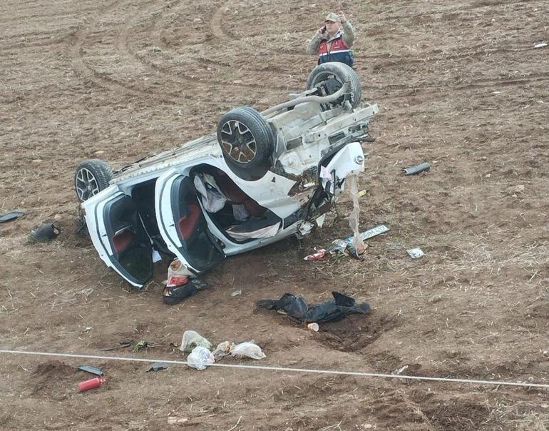 Köpeğe çarpmamak için manevra yaptı; devrilen otomobilde 1 ölü, 2 yaralı