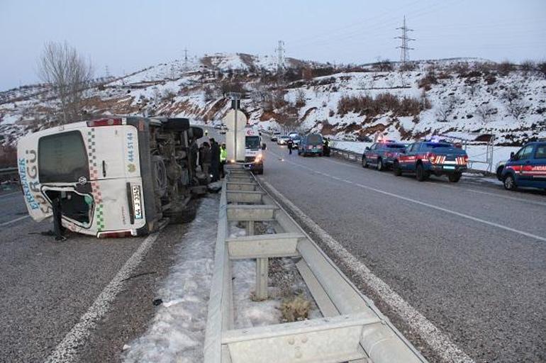 Malatyada yolcu minibüsü devrildi: 8 yaralı
