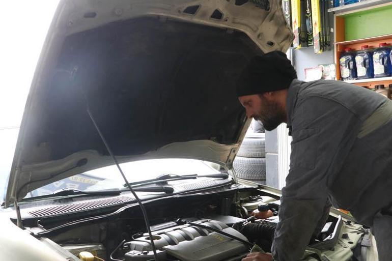 Bakanlıktan, 18 yıl sonra sigarayı bırakan oto tamir ustasına sertifika