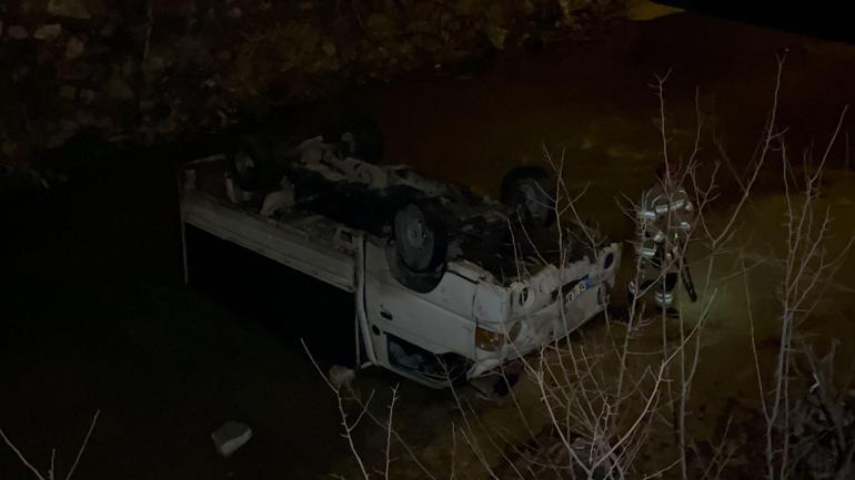 Bursada, 2.14 promil alkollü olan sürücünün kullandığı kamyonet dereye düştü