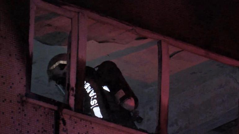 Bağcılarda, 3üncü kattaki tekstil atölyesinde yangın