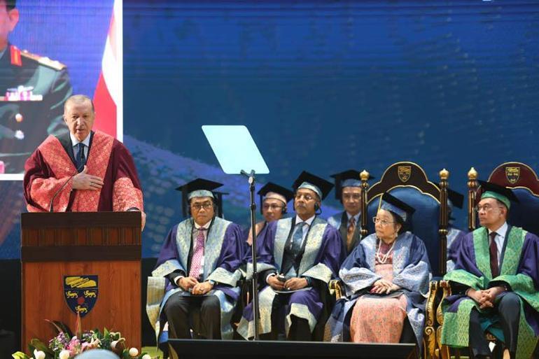Cumhurbaşkanı Erdoğana Malezyada fahri doktora beratı verildi