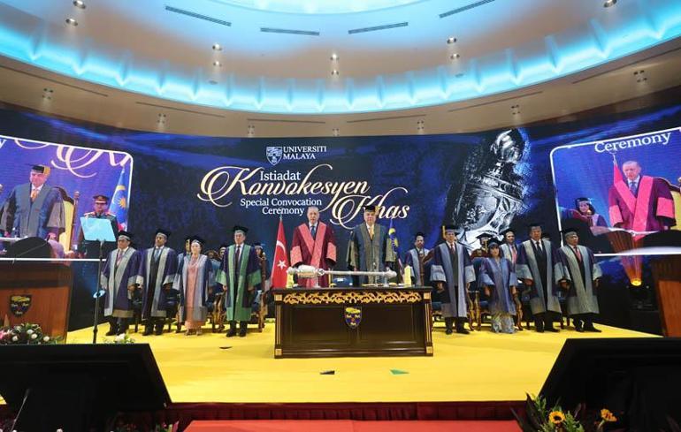 Cumhurbaşkanı Erdoğana Malezyada fahri doktora beratı verildi