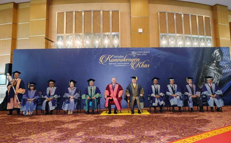 Cumhurbaşkanı Erdoğana Malezyada fahri doktora beratı verildi