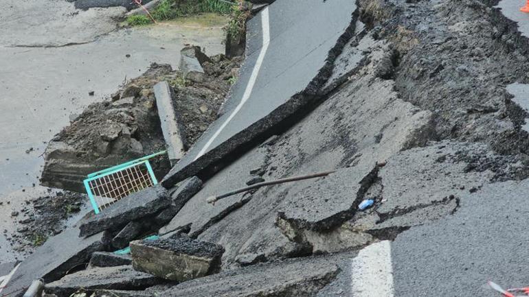 İstinat duvarı yıkılan sokakta yol da çöktü - Gündem Haberleri