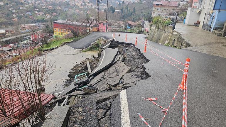 İstinat duvarı yıkılan sokakta yol da çöktü